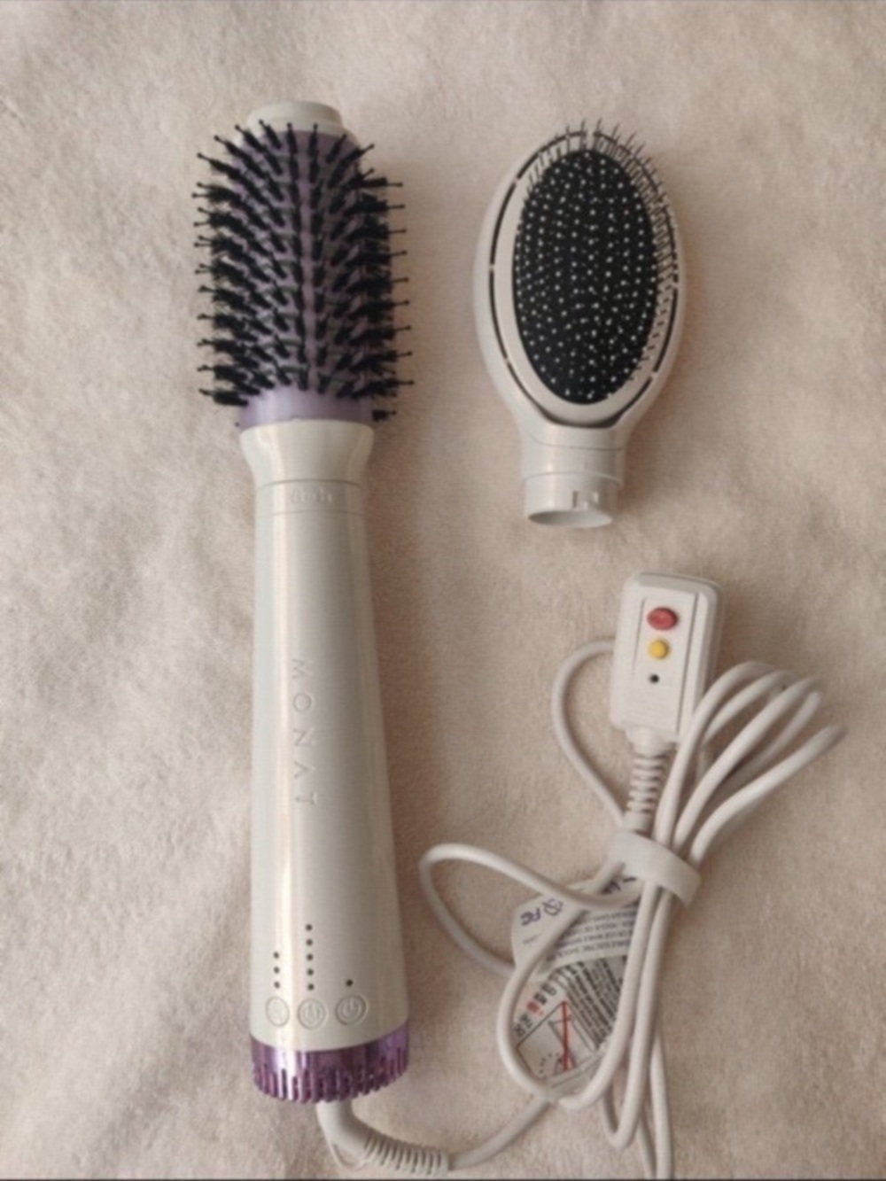 Monat blow dryer brush